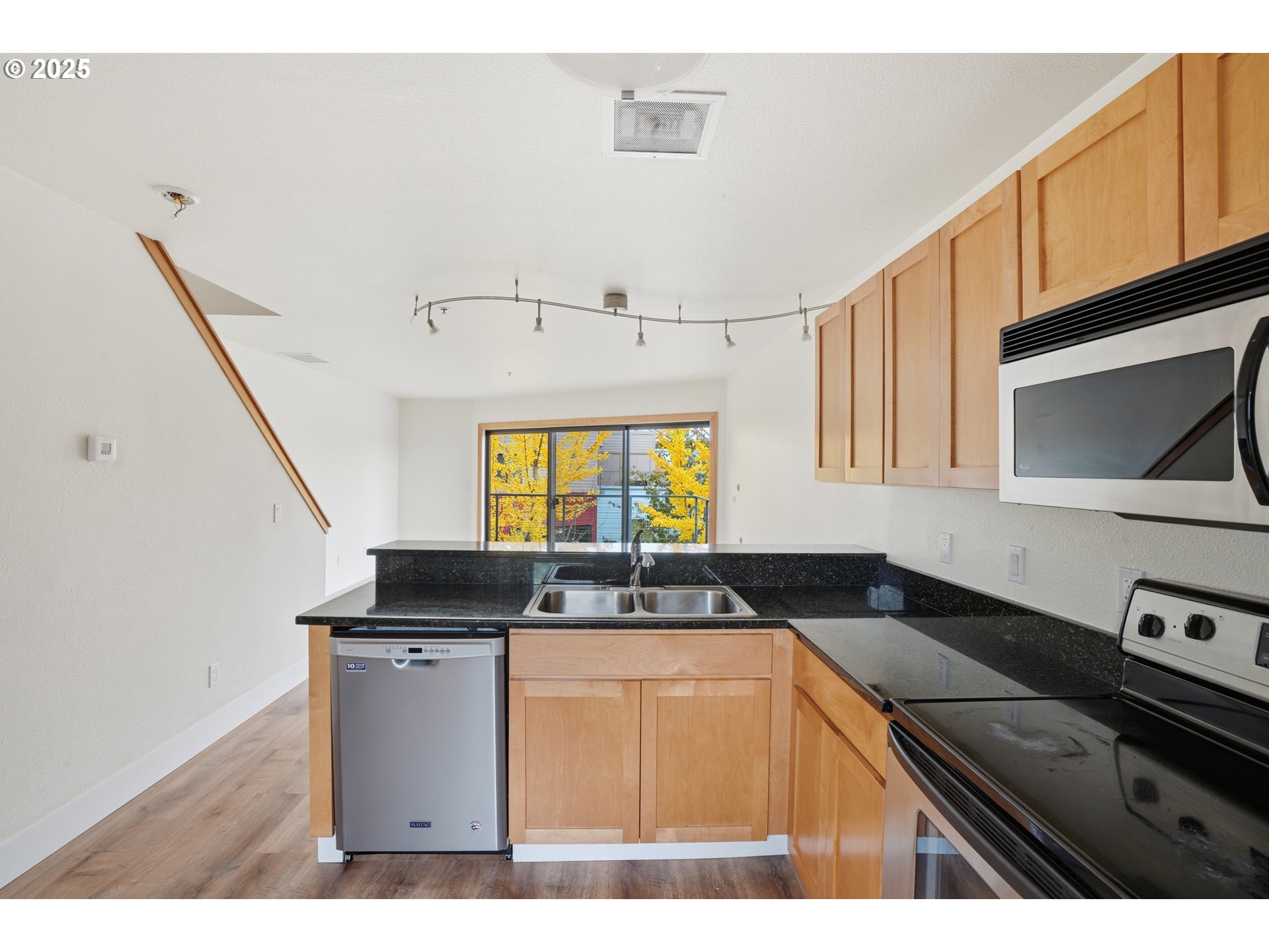 820 NW NAITO PKWY G11