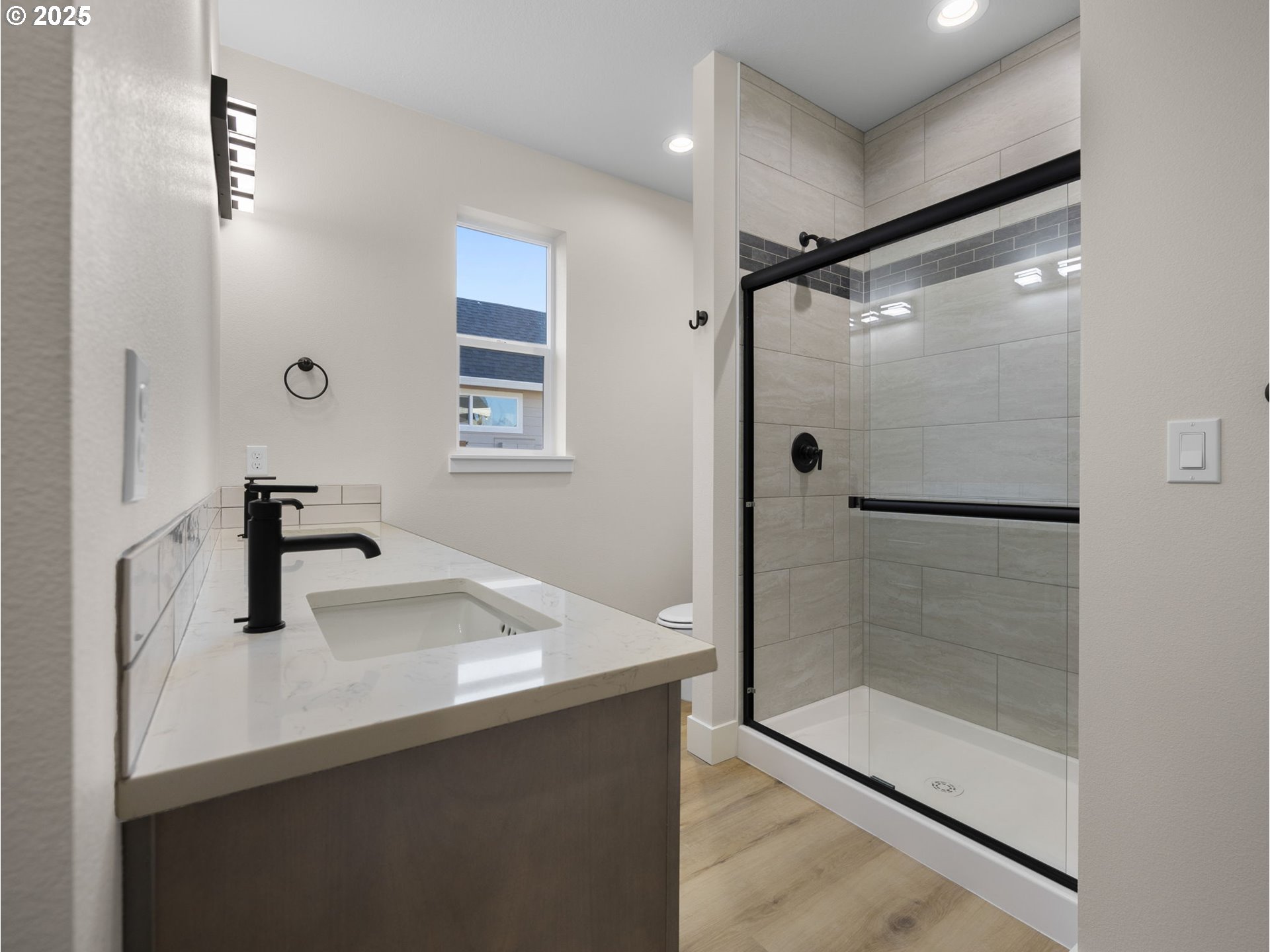 Molalla, Oregon 97038, United States, 3 Bedrooms Bedrooms, ,3 BathroomsBathrooms,Residential,Pending,13103