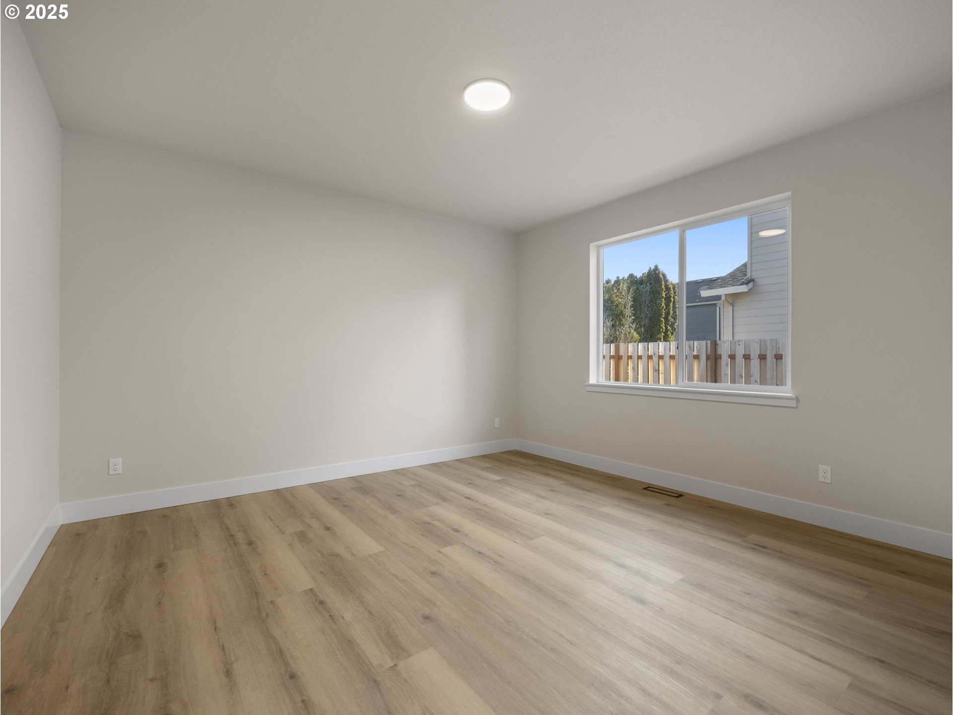 Molalla, Oregon 97038, United States, 3 Bedrooms Bedrooms, ,3 BathroomsBathrooms,Residential,Pending,13103