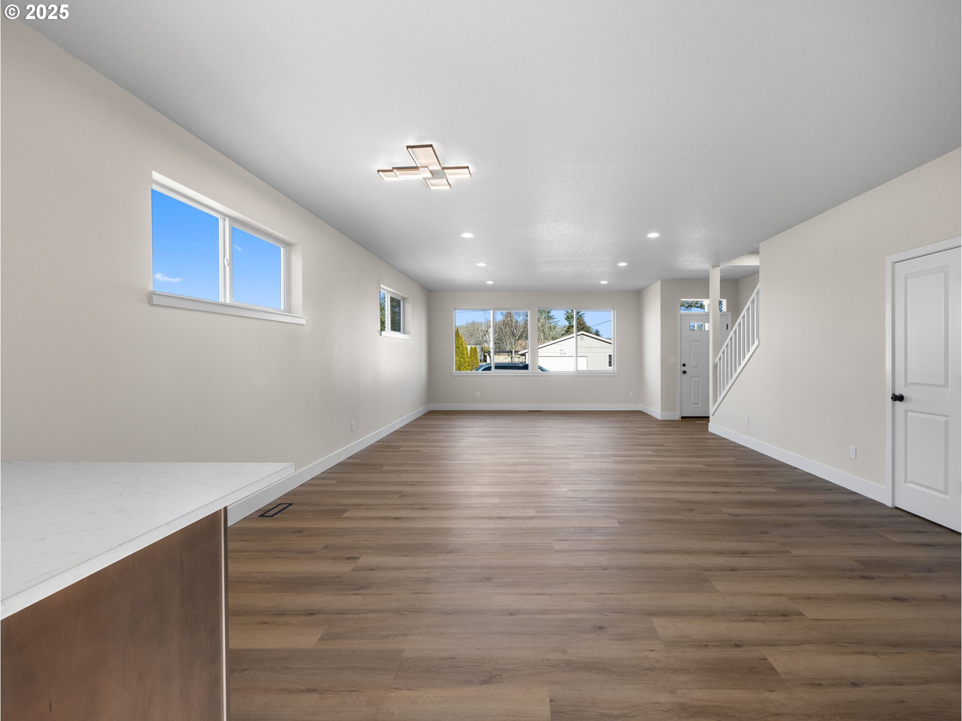 Molalla, Oregon 97038, United States, 3 Bedrooms Bedrooms, ,3 BathroomsBathrooms,Residential,Pending,13103