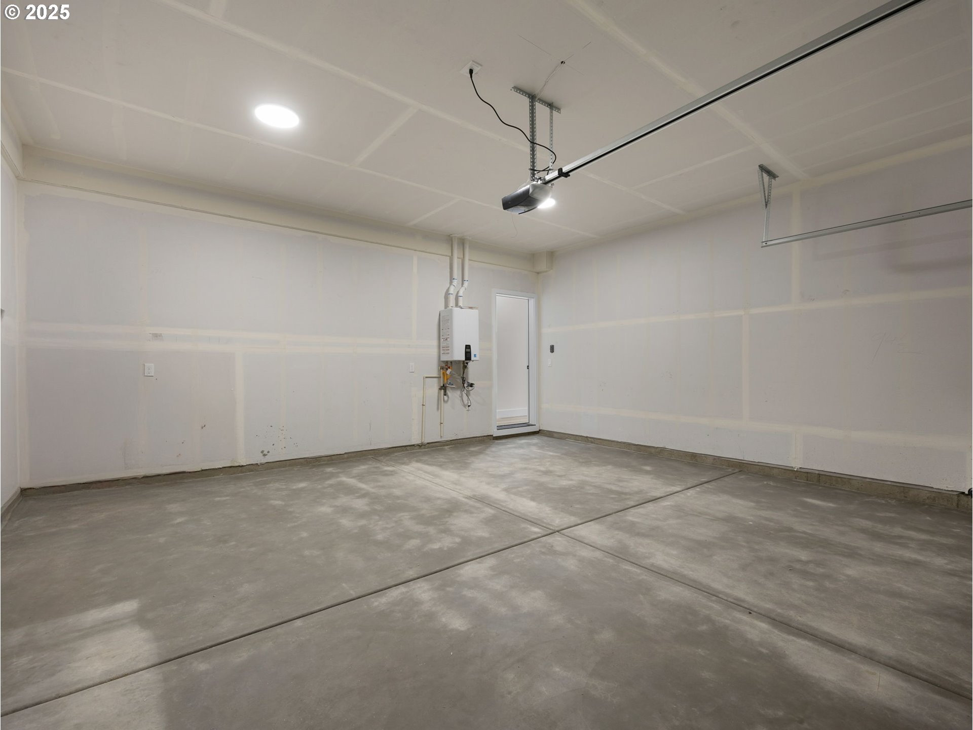 Molalla, Oregon 97038, United States, 3 Bedrooms Bedrooms, ,3 BathroomsBathrooms,Residential,Pending,13103