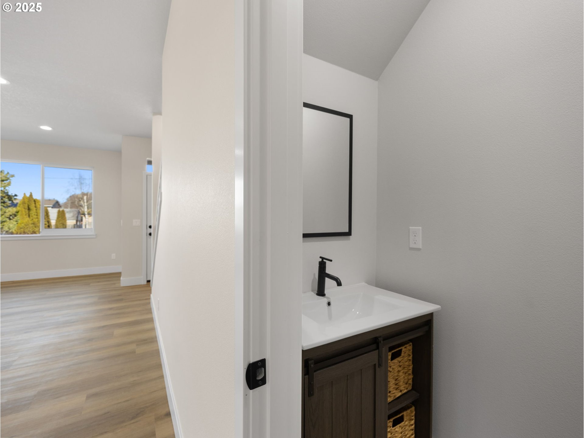 Molalla, Oregon 97038, United States, 3 Bedrooms Bedrooms, ,3 BathroomsBathrooms,Residential,Pending,13103