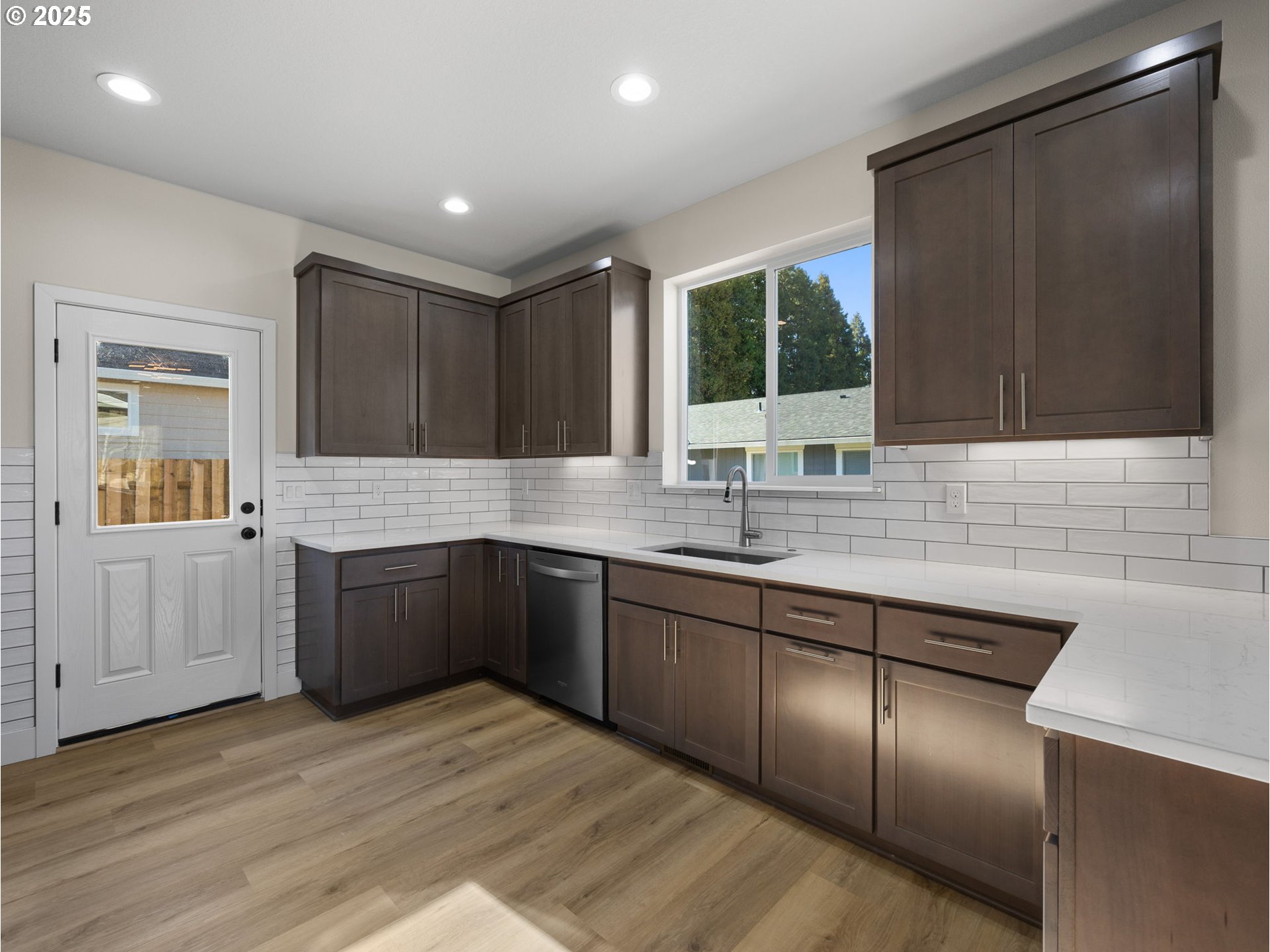 Molalla, Oregon 97038, United States, 3 Bedrooms Bedrooms, ,3 BathroomsBathrooms,Residential,Pending,13103