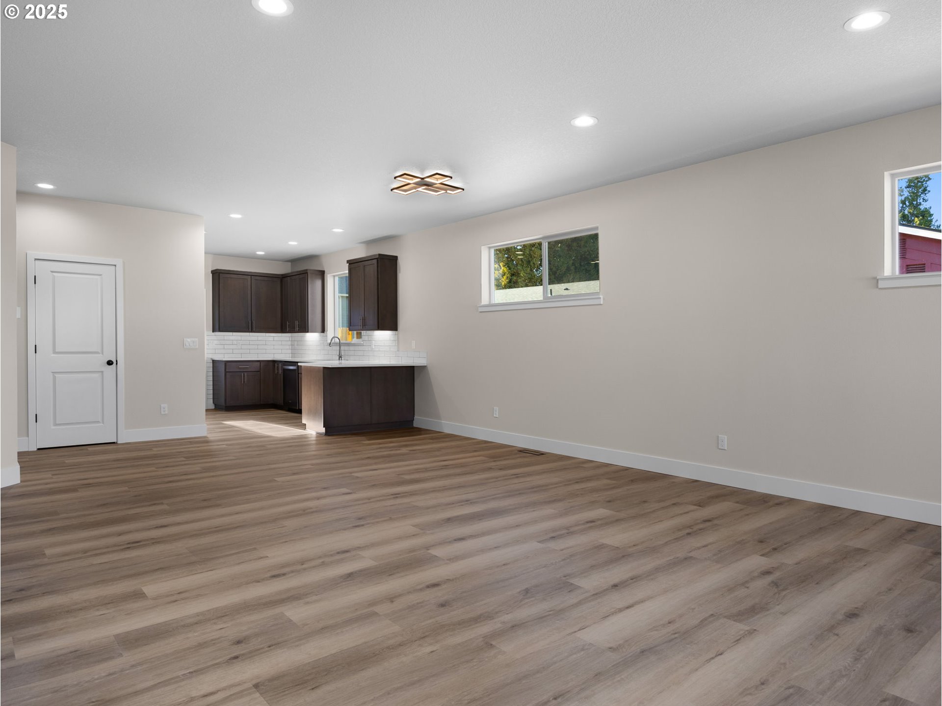 Molalla, Oregon 97038, United States, 3 Bedrooms Bedrooms, ,3 BathroomsBathrooms,Residential,Pending,13103