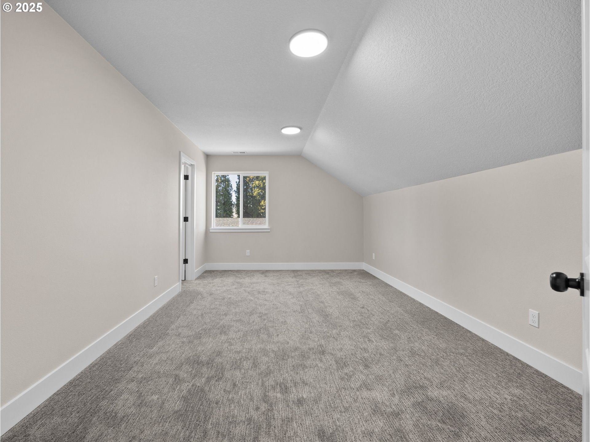 Molalla, Oregon 97038, United States, 3 Bedrooms Bedrooms, ,3 BathroomsBathrooms,Residential,Pending,13103