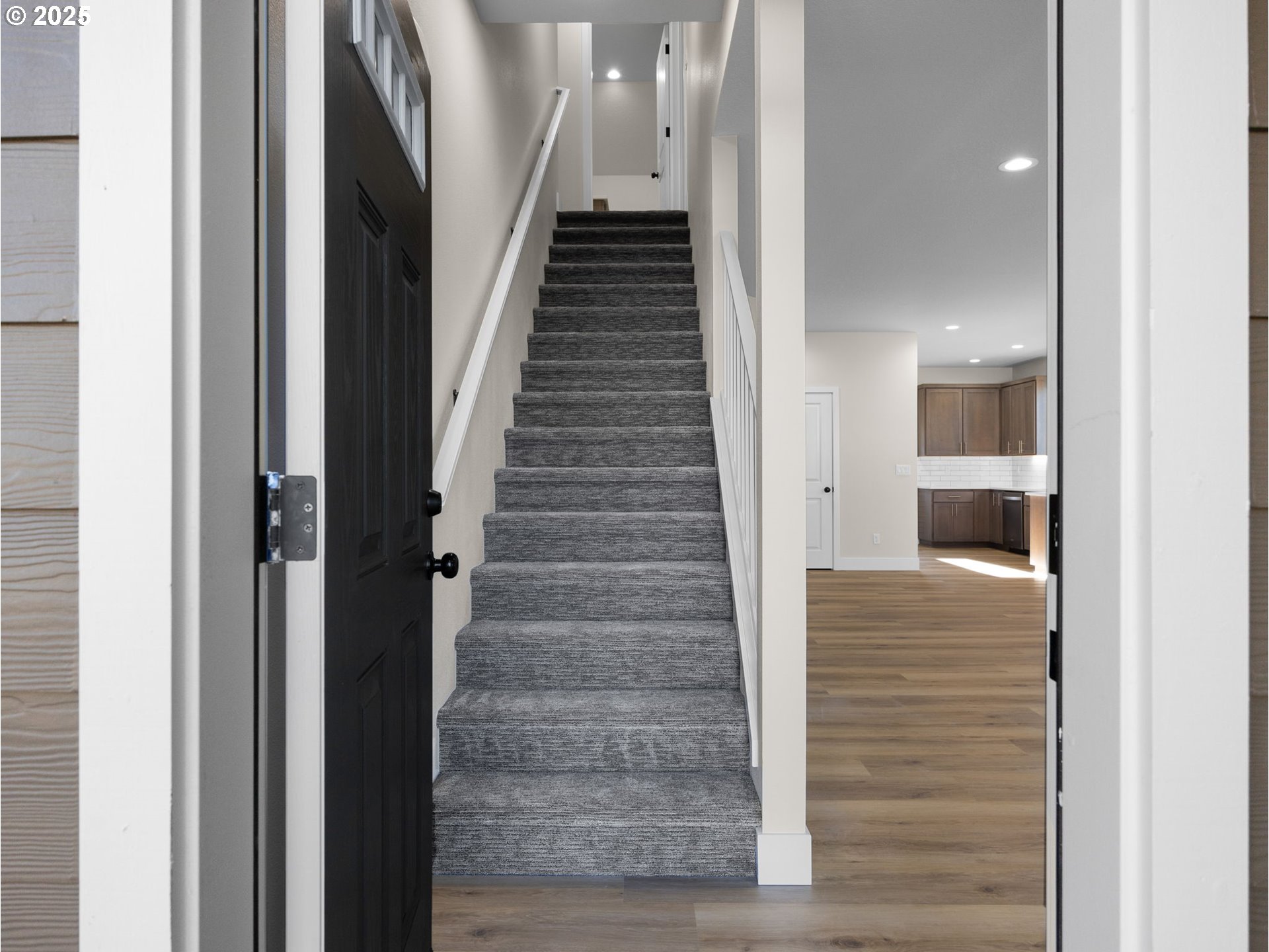 Molalla, Oregon 97038, United States, 3 Bedrooms Bedrooms, ,3 BathroomsBathrooms,Residential,Pending,13103