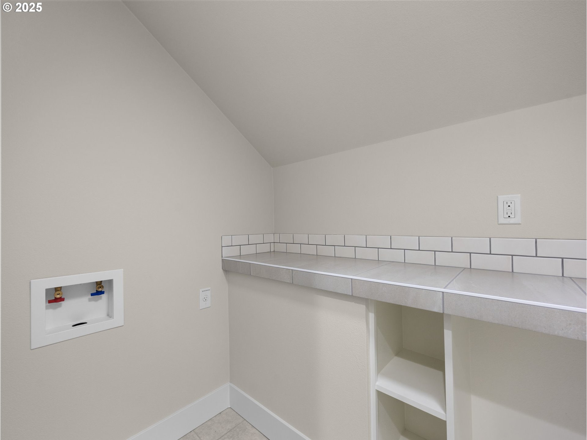 Molalla, Oregon 97038, United States, 3 Bedrooms Bedrooms, ,3 BathroomsBathrooms,Residential,Pending,13103