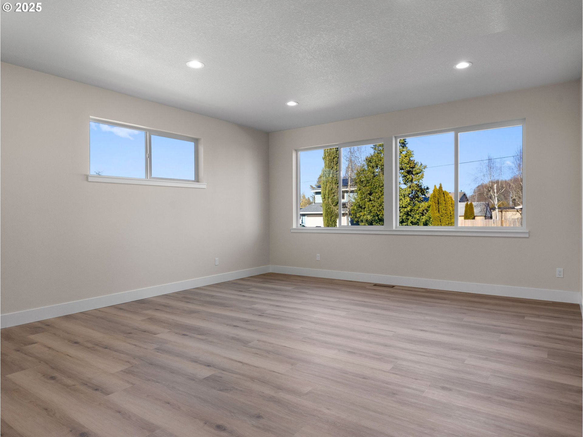 Molalla, Oregon 97038, United States, 3 Bedrooms Bedrooms, ,3 BathroomsBathrooms,Residential,Pending,13103