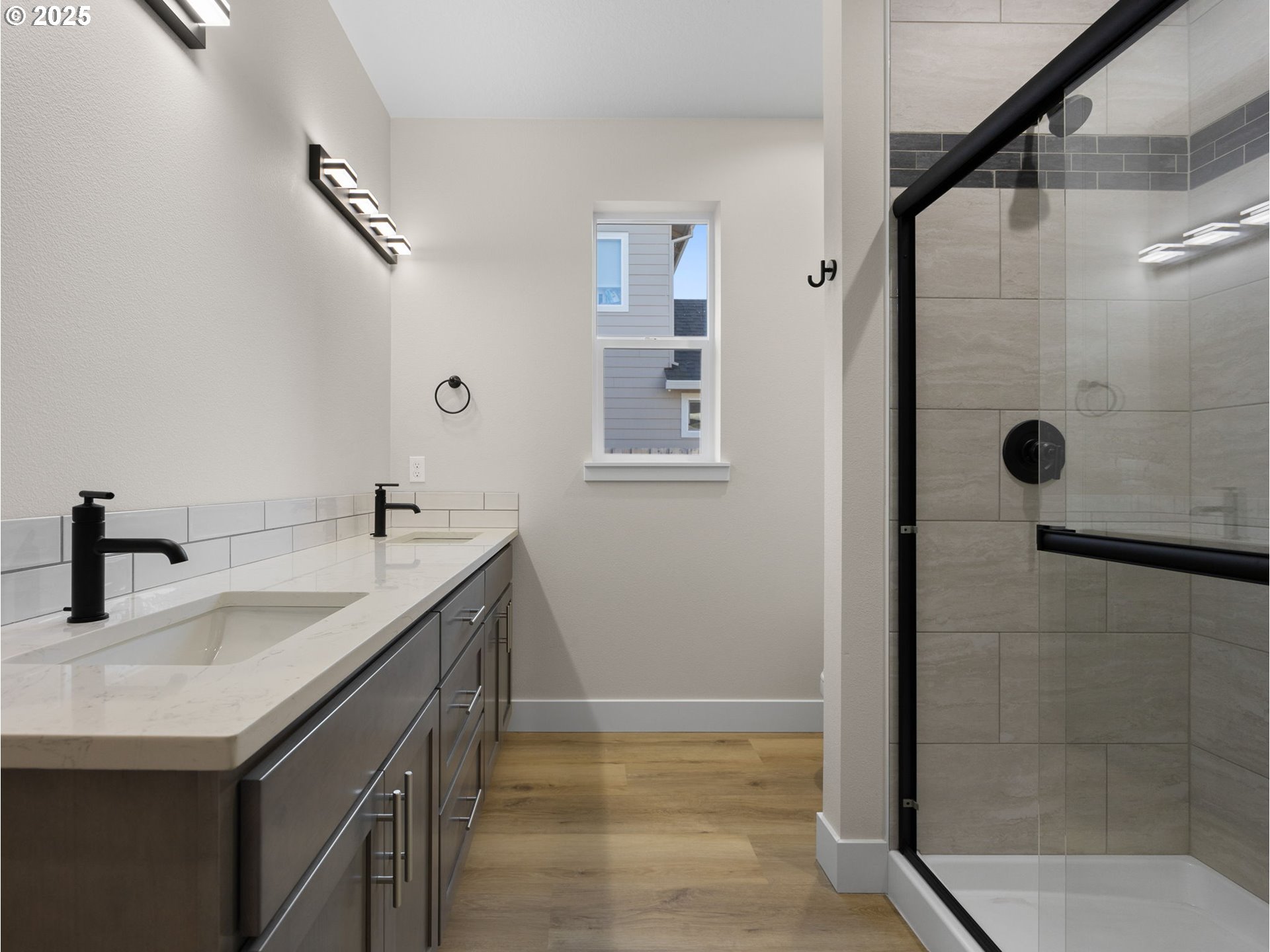 Molalla, Oregon 97038, United States, 3 Bedrooms Bedrooms, ,3 BathroomsBathrooms,Residential,Pending,13103