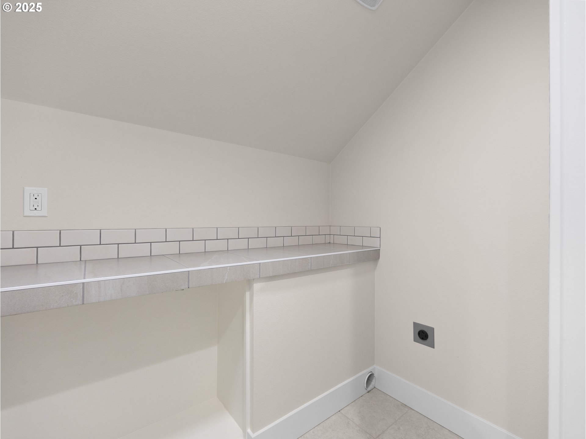 Molalla, Oregon 97038, United States, 3 Bedrooms Bedrooms, ,3 BathroomsBathrooms,Residential,Pending,13103