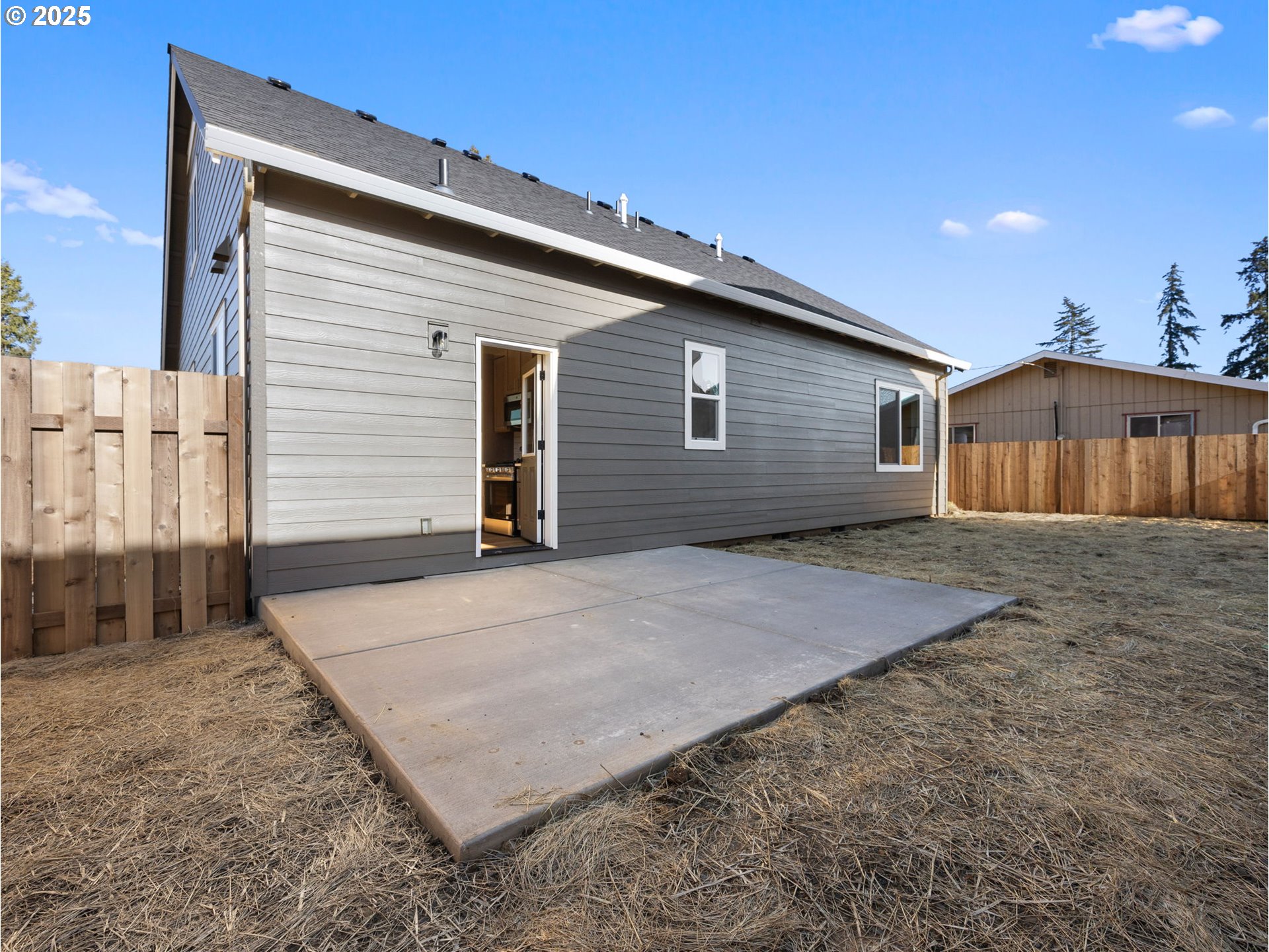 Molalla, Oregon 97038, United States, 3 Bedrooms Bedrooms, ,3 BathroomsBathrooms,Residential,Pending,13103