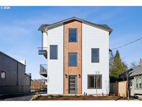 1730 SE SHERRETT ST Portland OR 97202