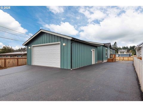 2142 EVERETT AVE North Bend OR 97459