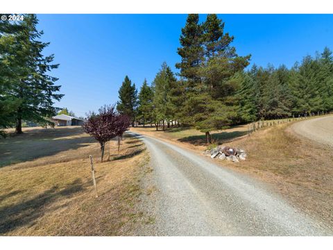 A home in Coquille