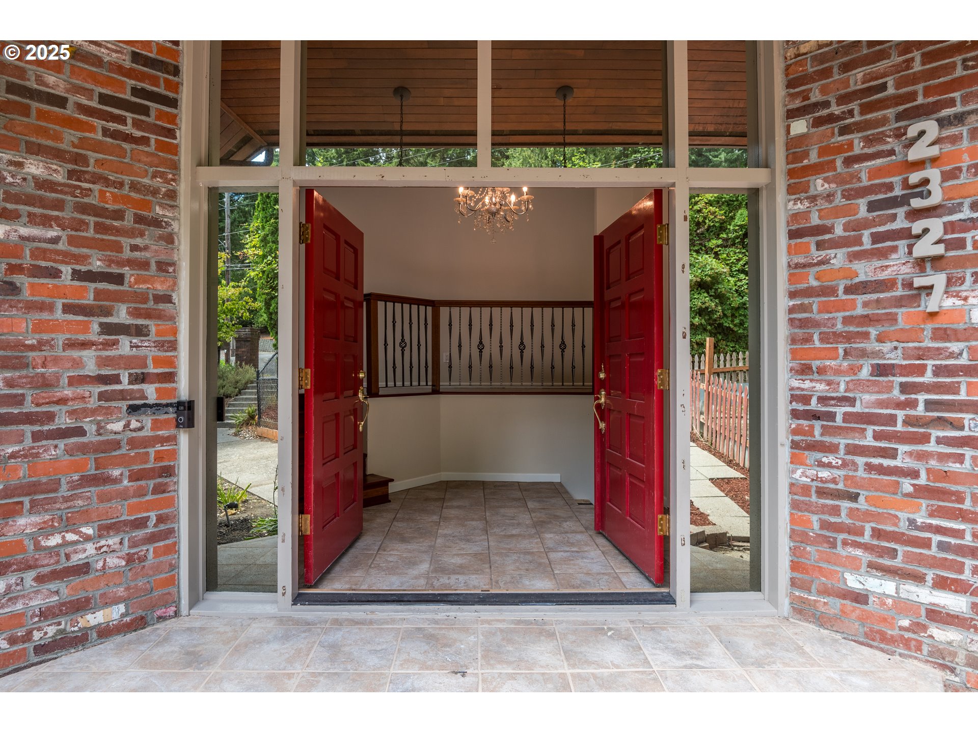 2327 LYNNWOOD DR