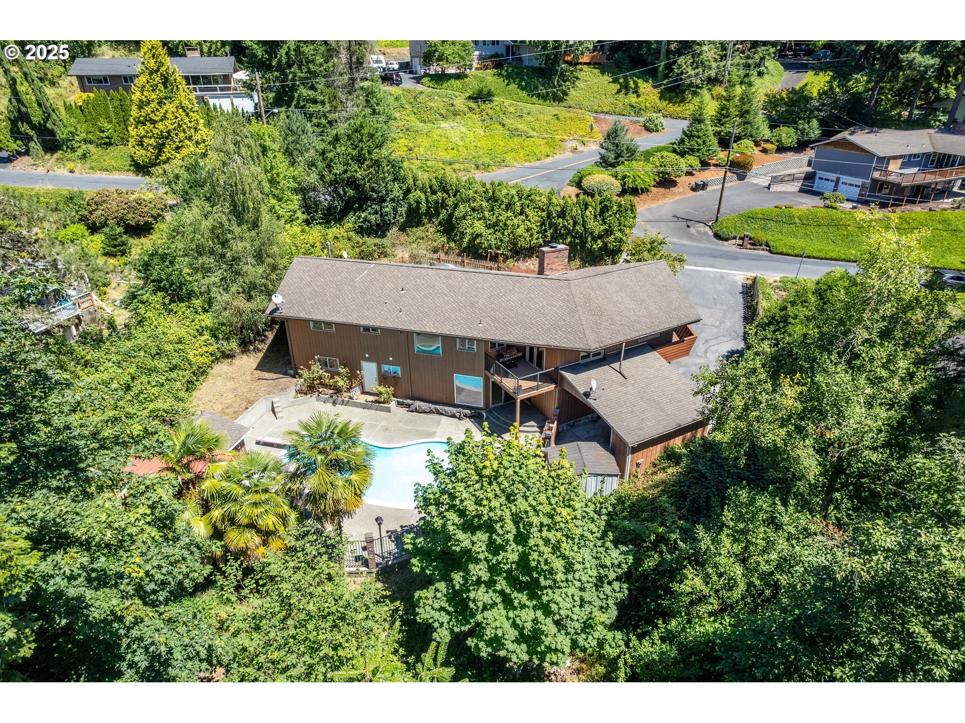 2327 LYNNWOOD DR