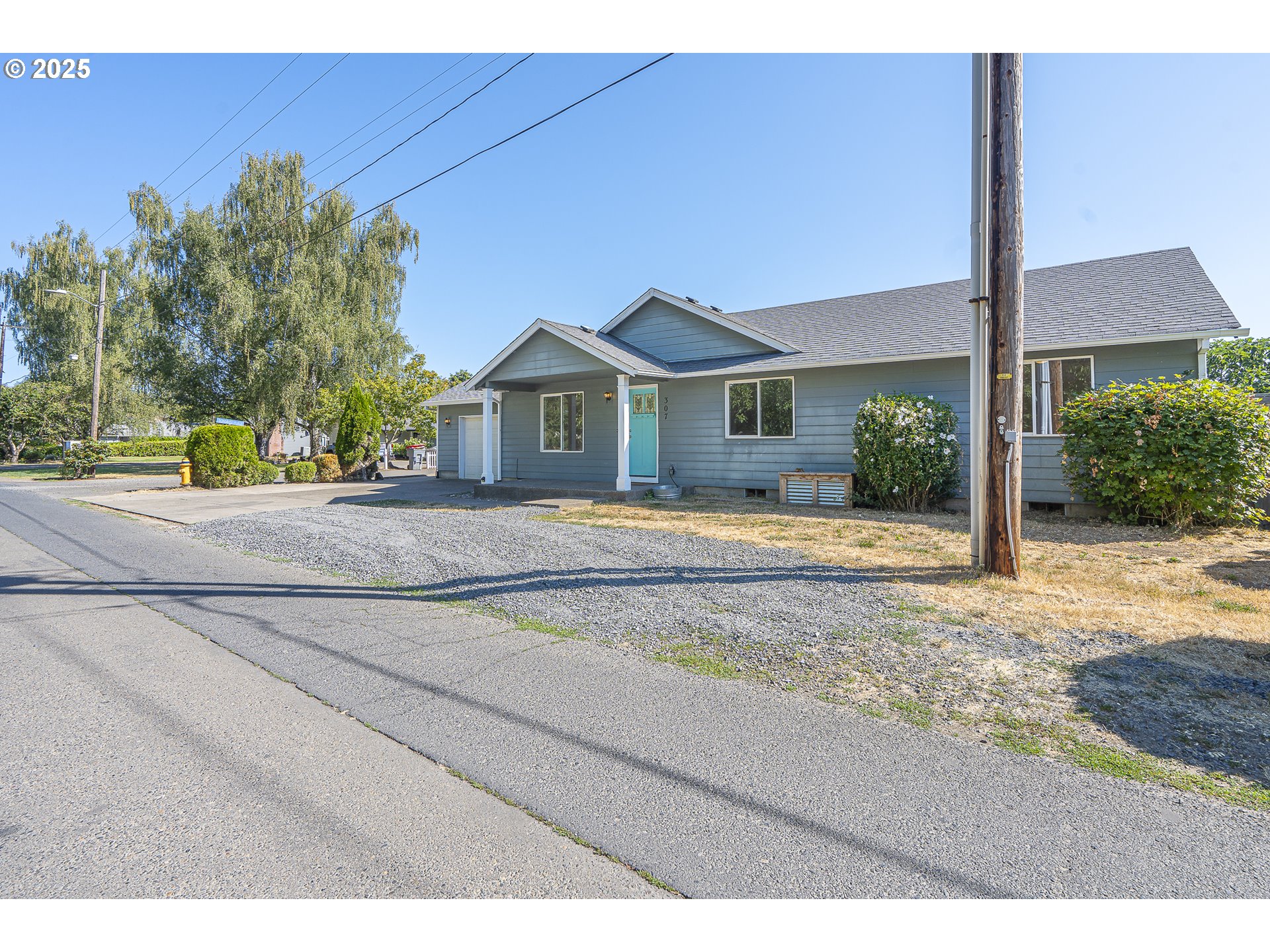 307 FLOWER LN