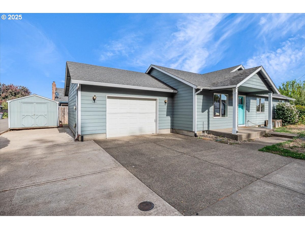 307 FLOWER LN
