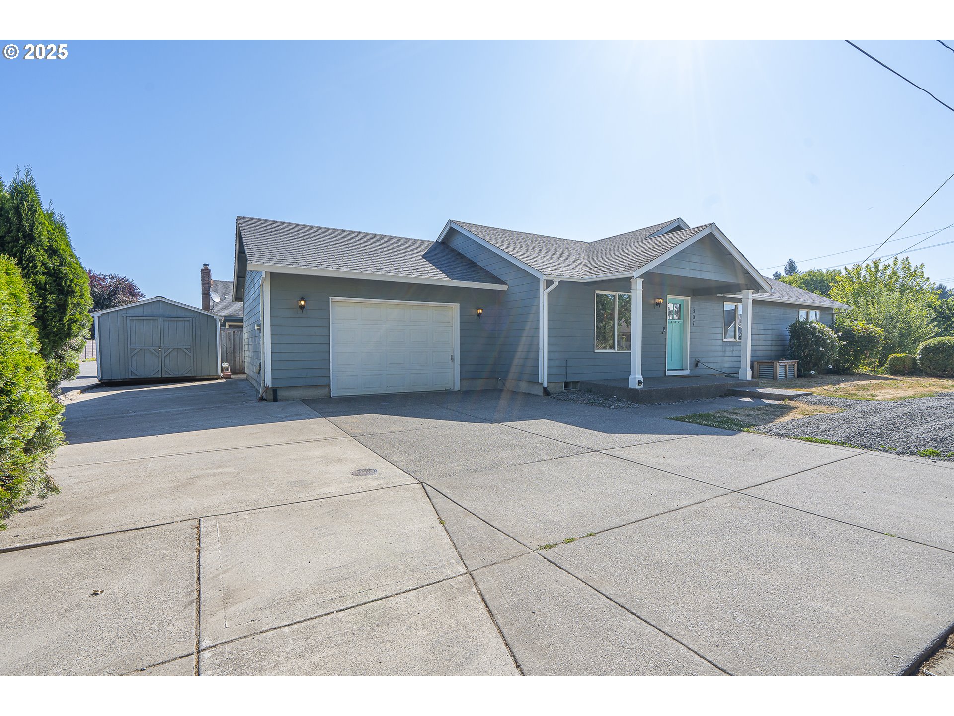 307 FLOWER LN