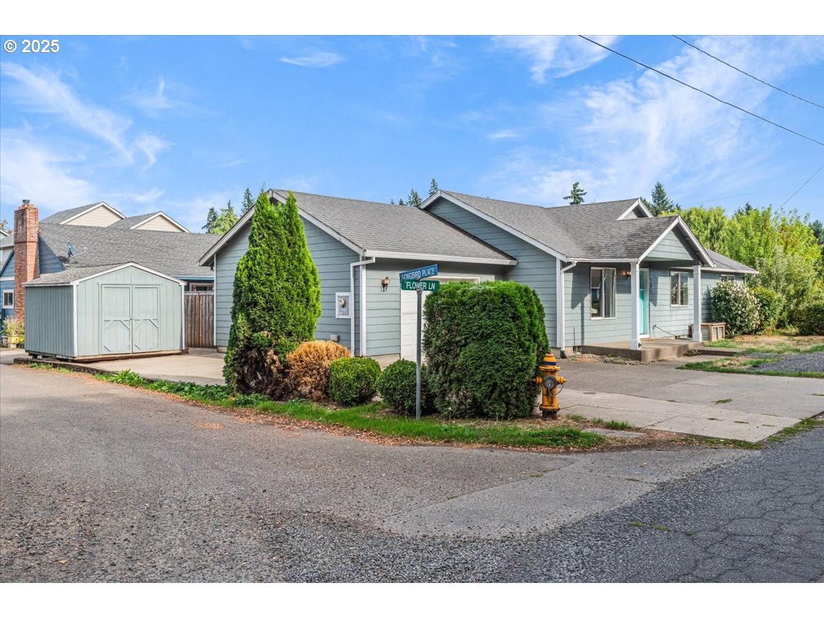 307 FLOWER LN