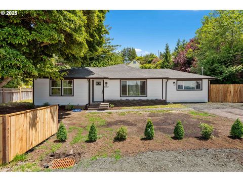 586 11TH AVE Coos Bay OR 97420