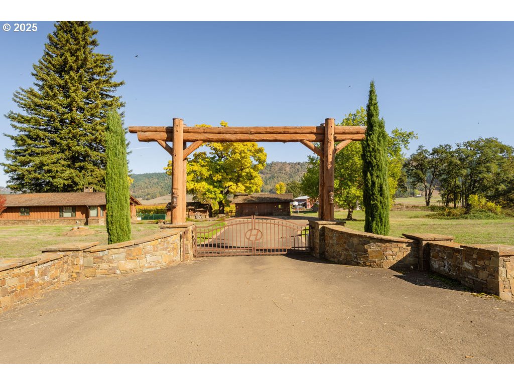 8690 LOOKINGGLASS RD