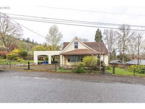 430 SE Leland St, Roseburg, OR 97470 - MLS#: 100327121