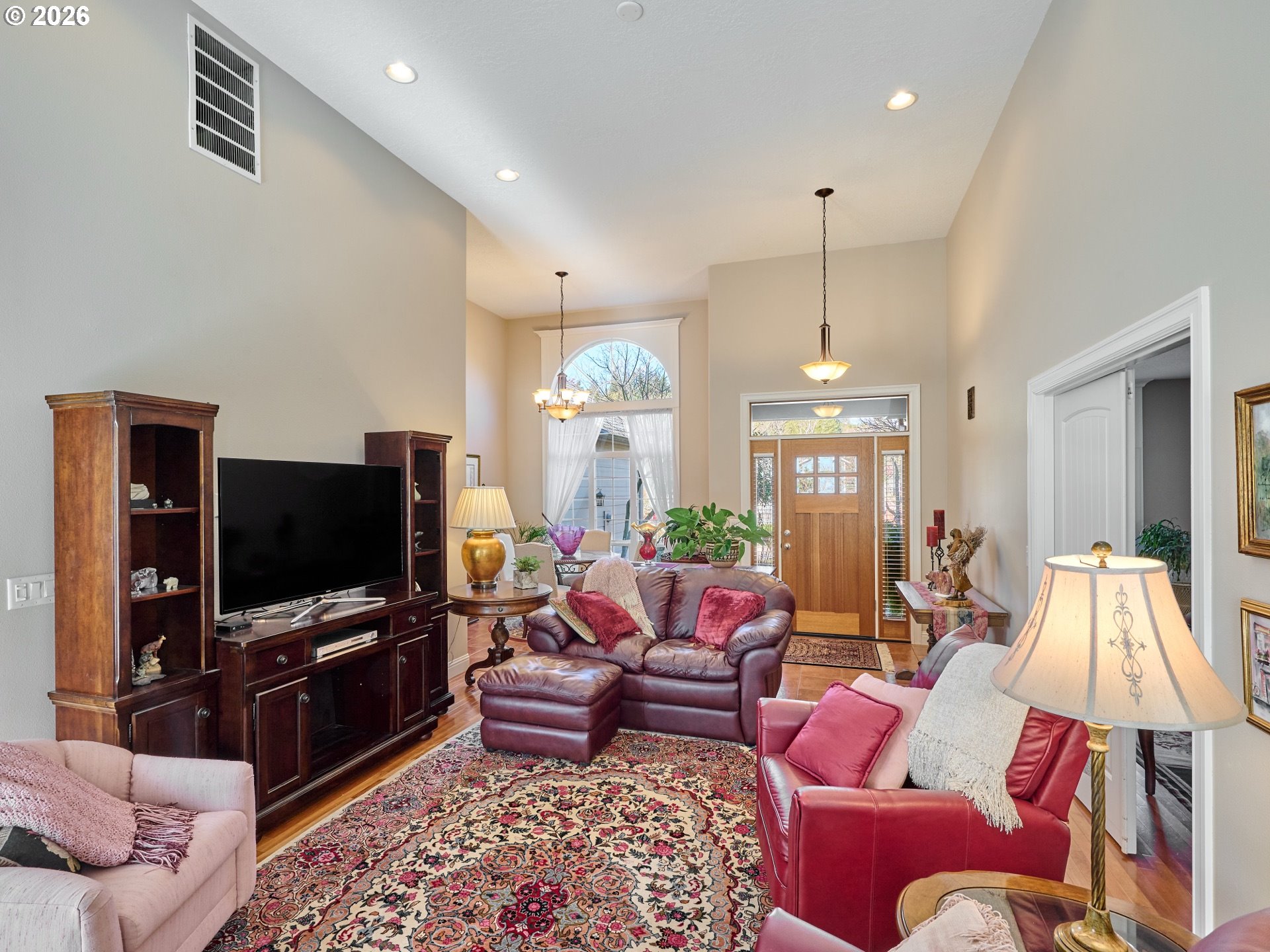 910 PIONEER DR
