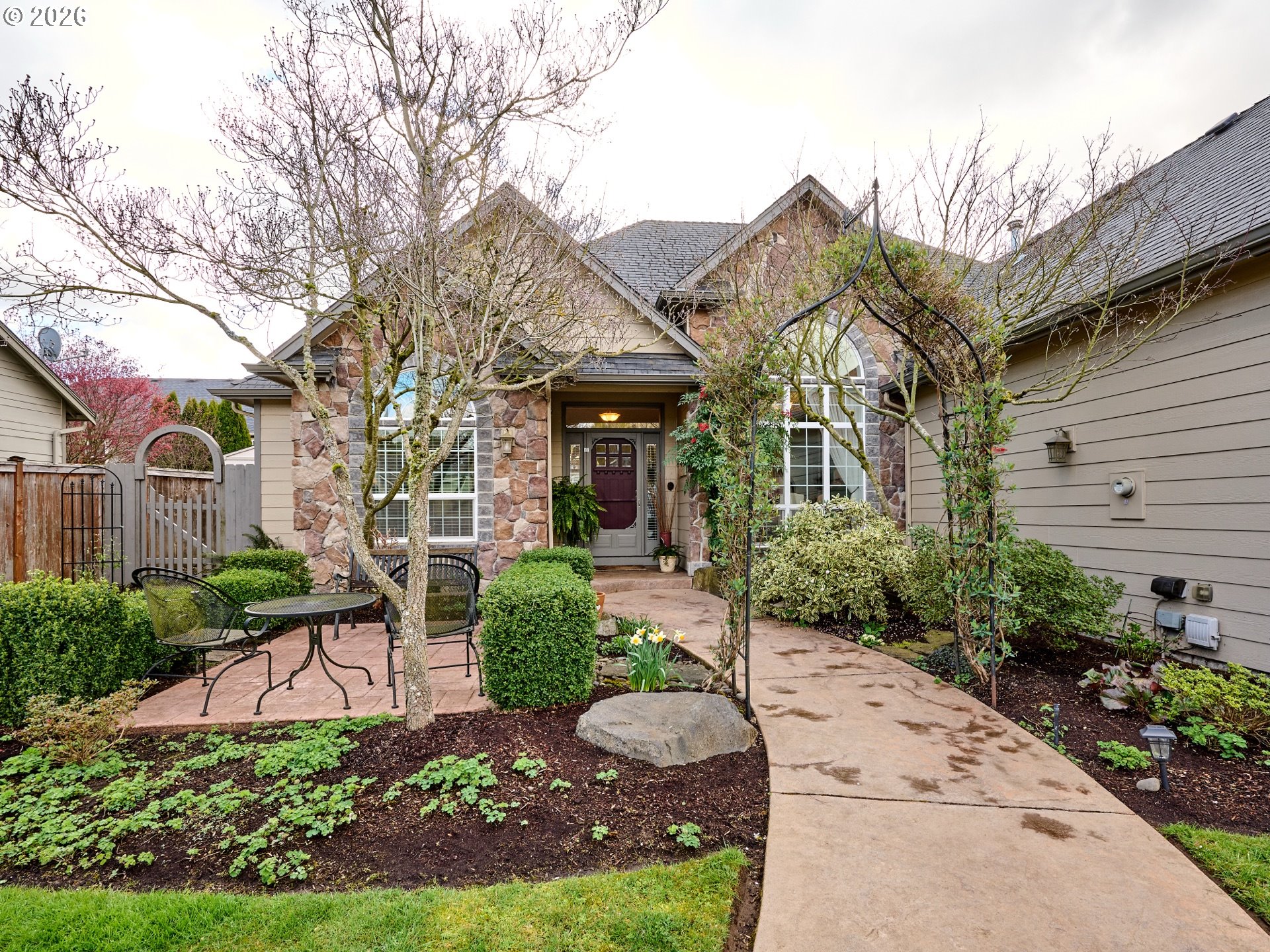 910 PIONEER DR