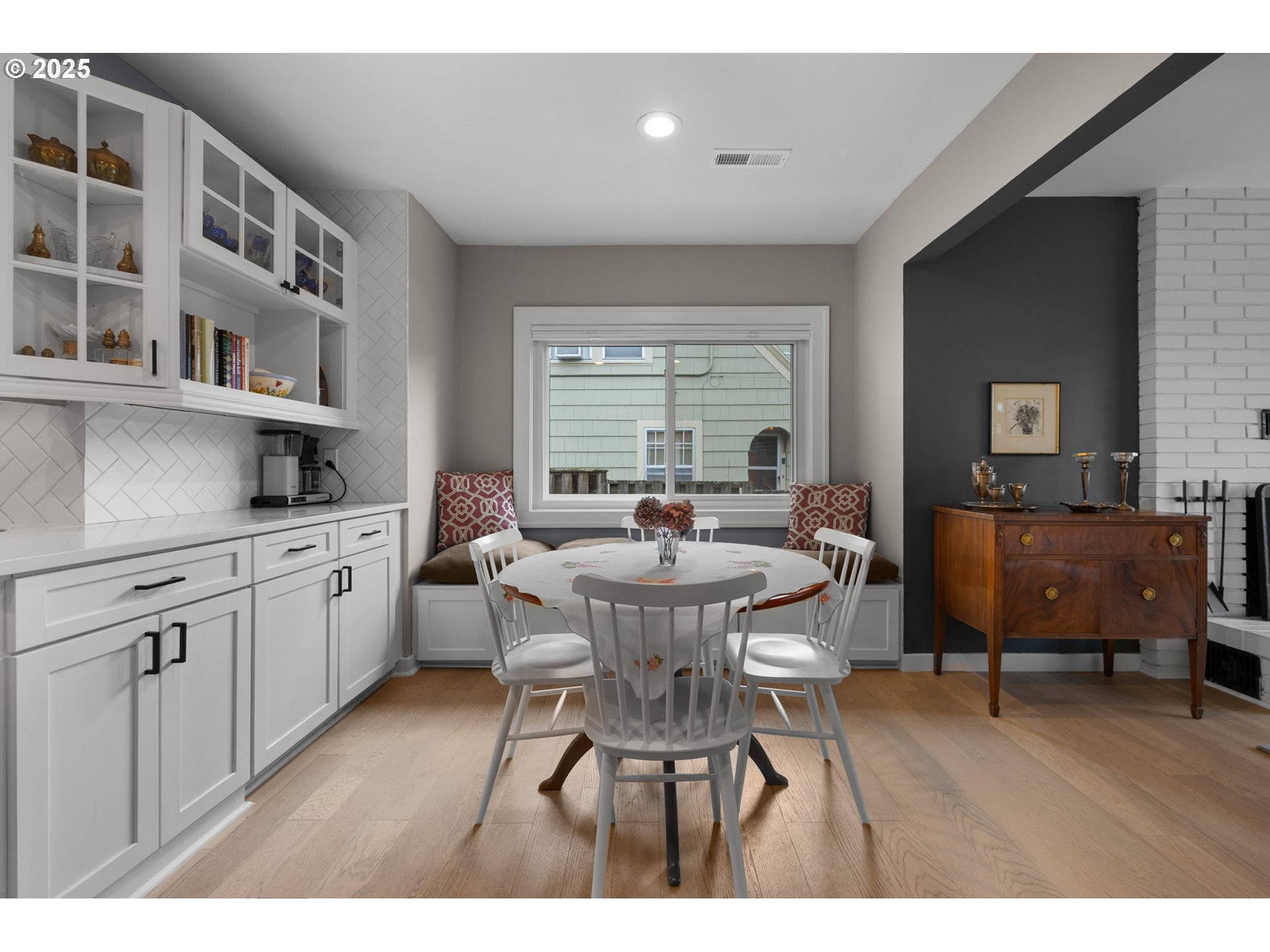 Portland, Oregon 97213, United States, 5 Bedrooms Bedrooms, ,3 BathroomsBathrooms,Residential,Pending,88480