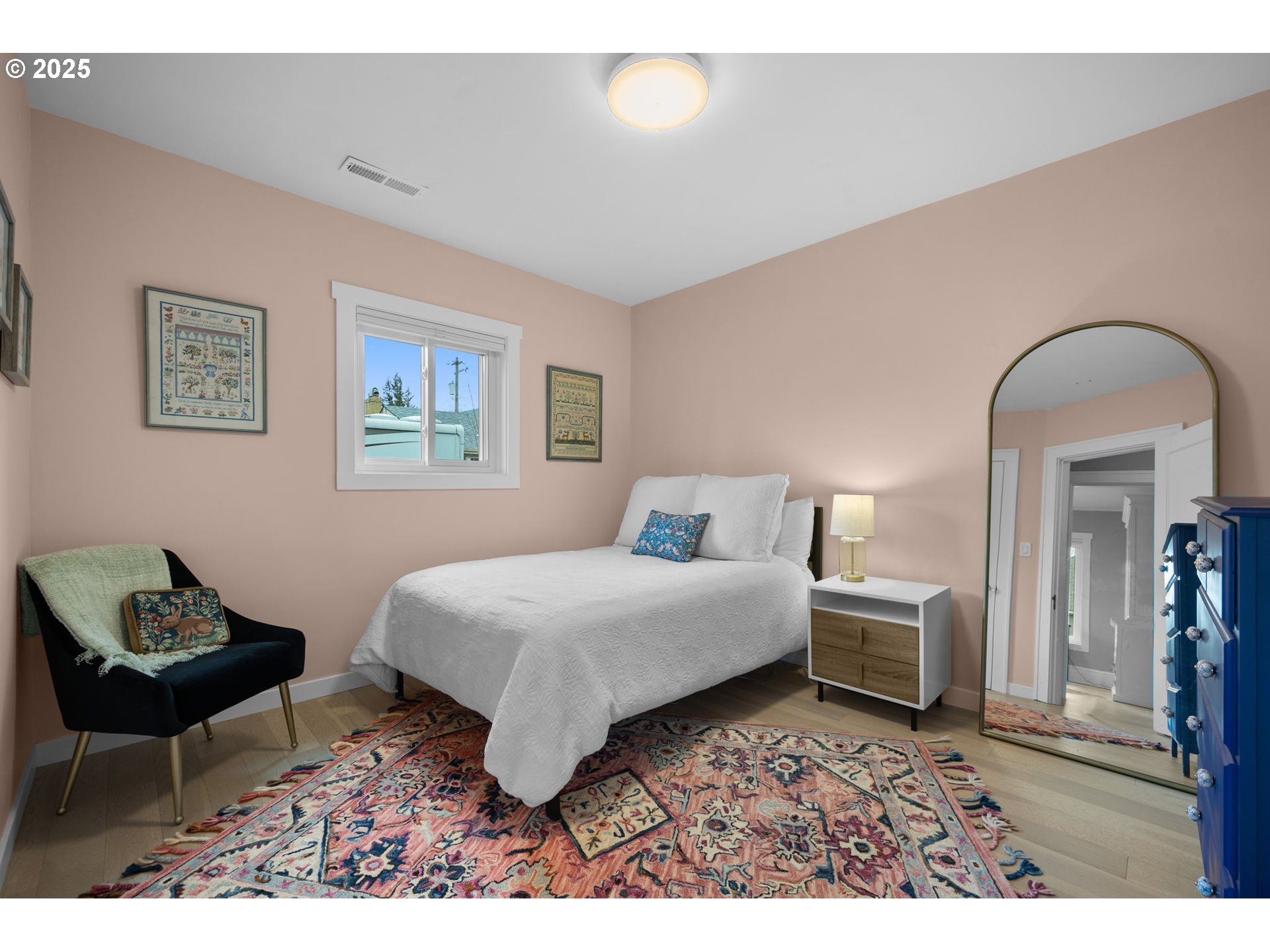 Portland, Oregon 97213, United States, 5 Bedrooms Bedrooms, ,3 BathroomsBathrooms,Residential,Pending,88480