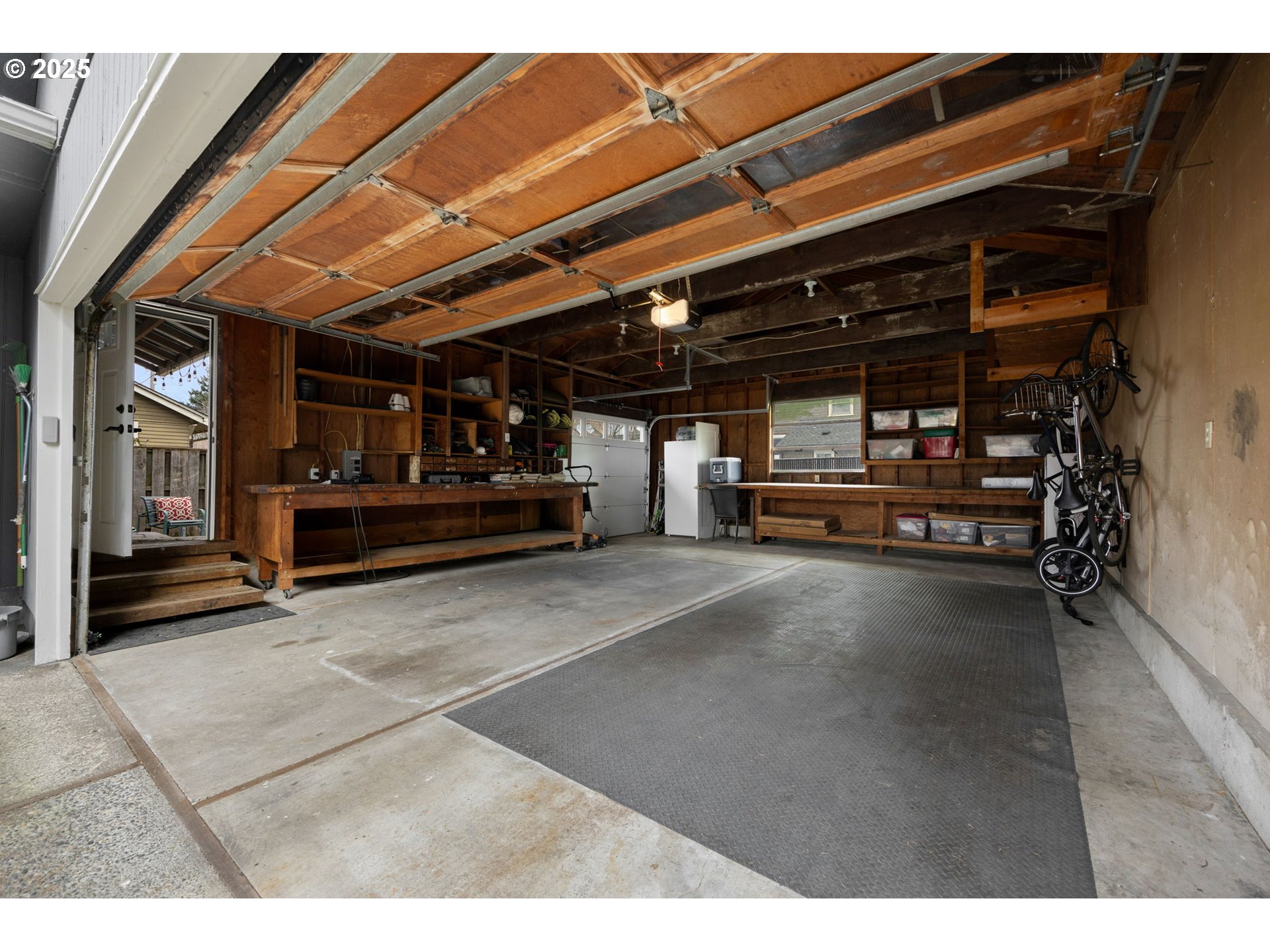 Portland, Oregon 97213, United States, 5 Bedrooms Bedrooms, ,3 BathroomsBathrooms,Residential,Pending,88480