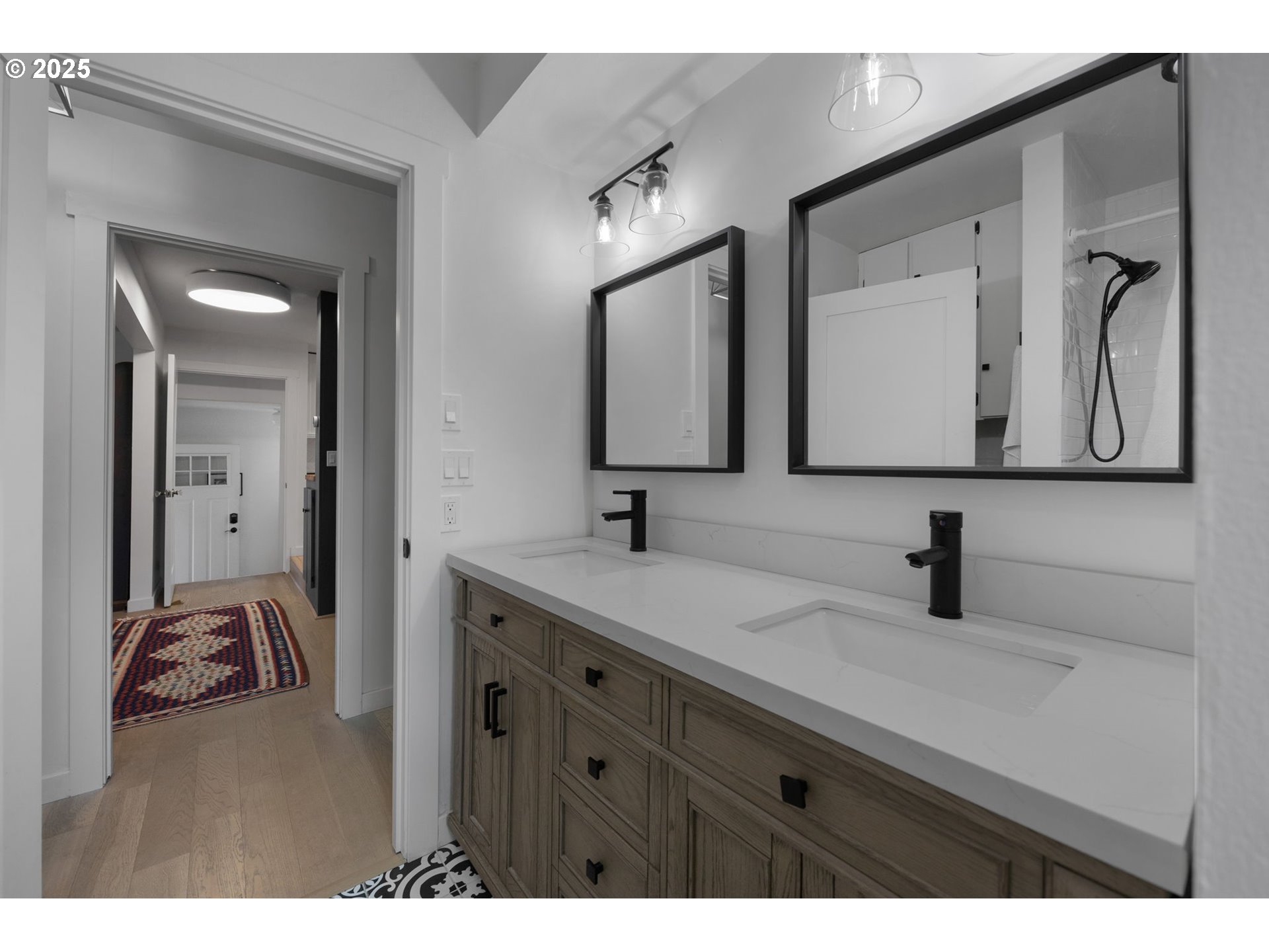 Portland, Oregon 97213, United States, 5 Bedrooms Bedrooms, ,3 BathroomsBathrooms,Residential,Pending,88480