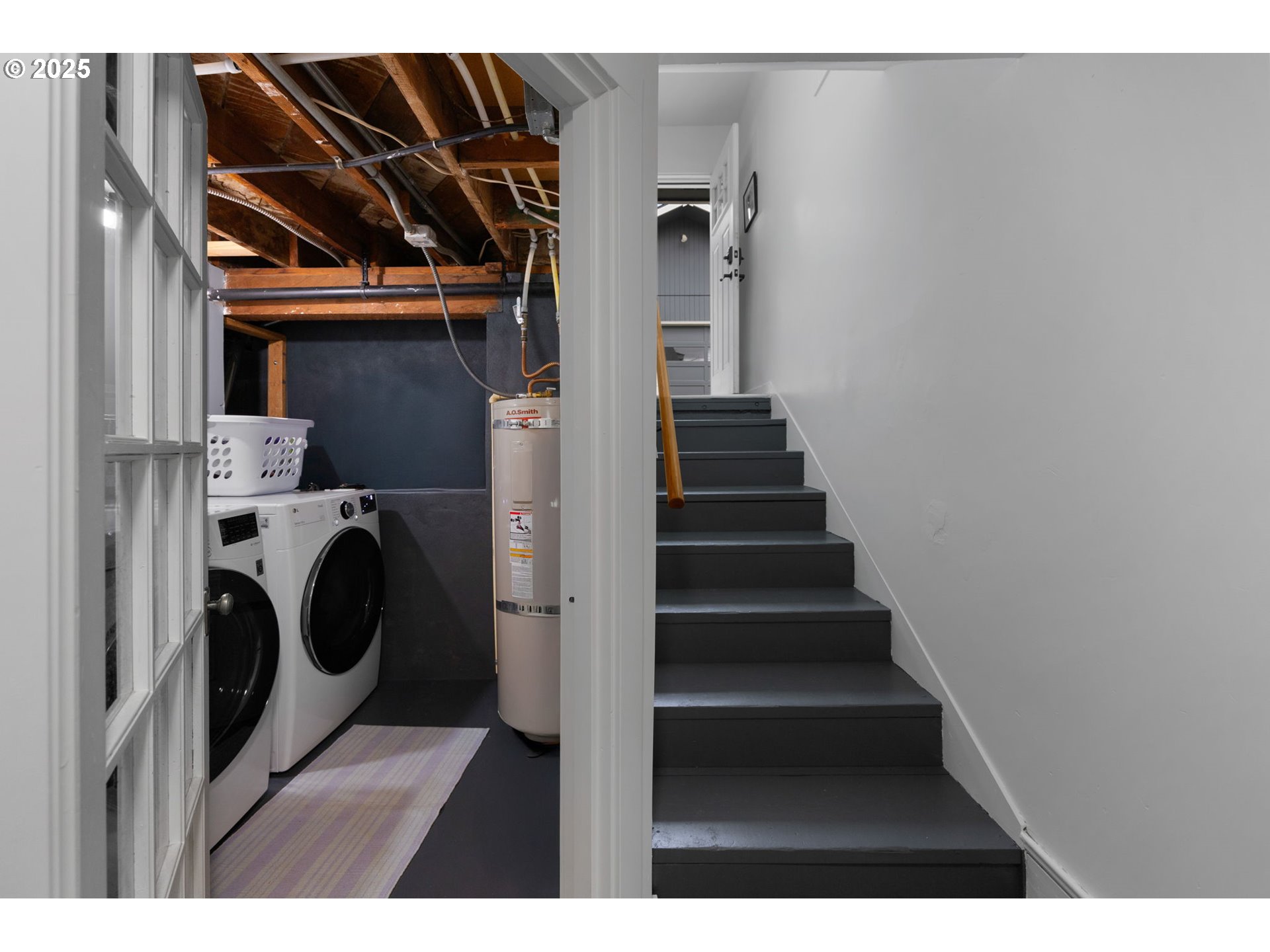 Portland, Oregon 97213, United States, 5 Bedrooms Bedrooms, ,3 BathroomsBathrooms,Residential,Pending,88480