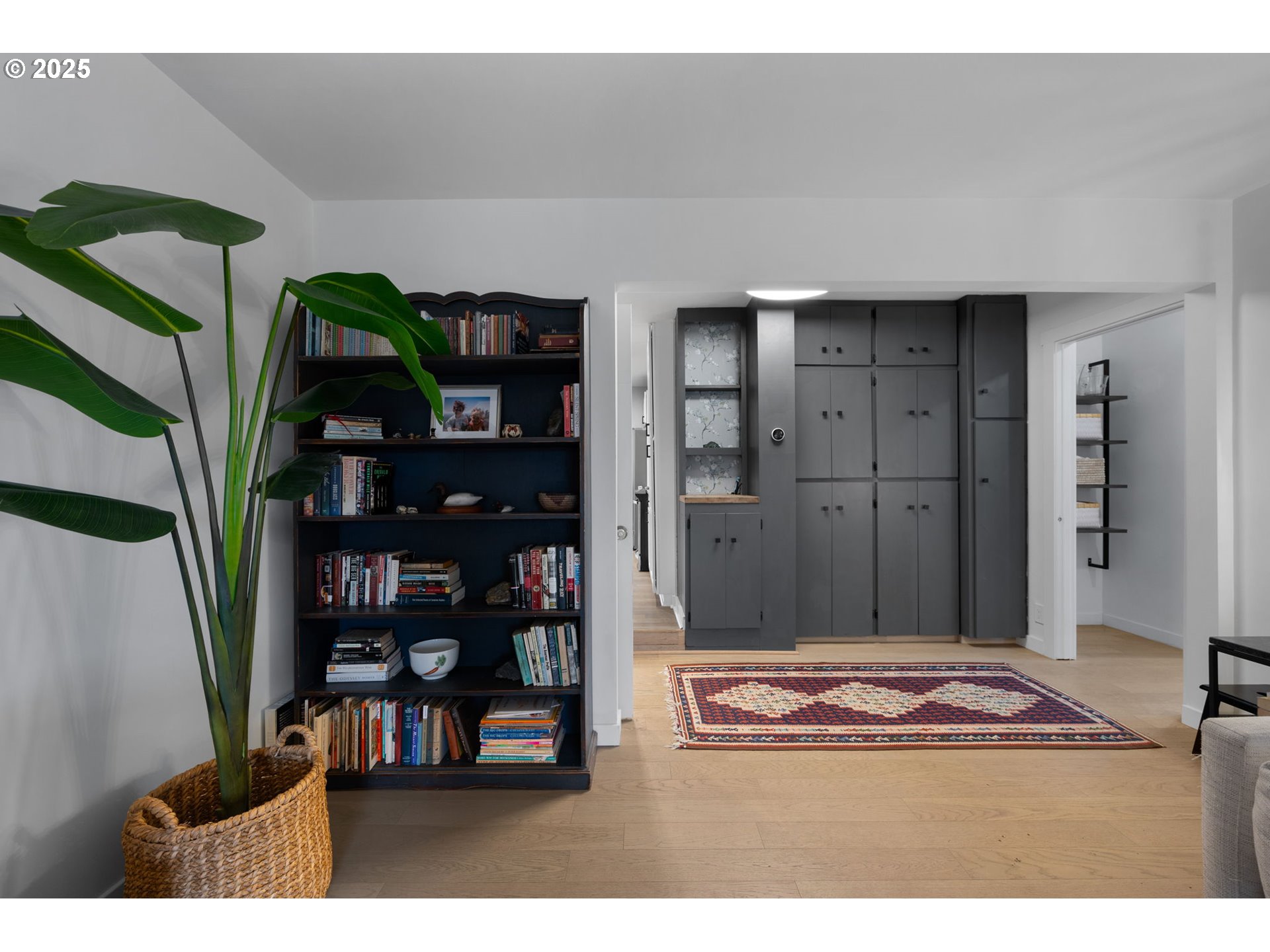 Portland, Oregon 97213, United States, 5 Bedrooms Bedrooms, ,3 BathroomsBathrooms,Residential,Pending,88480