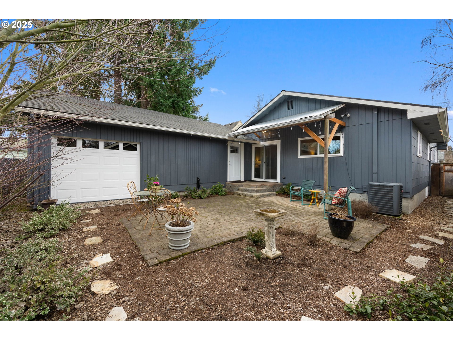 Portland, Oregon 97213, United States, 5 Bedrooms Bedrooms, ,3 BathroomsBathrooms,Residential,Pending,88480