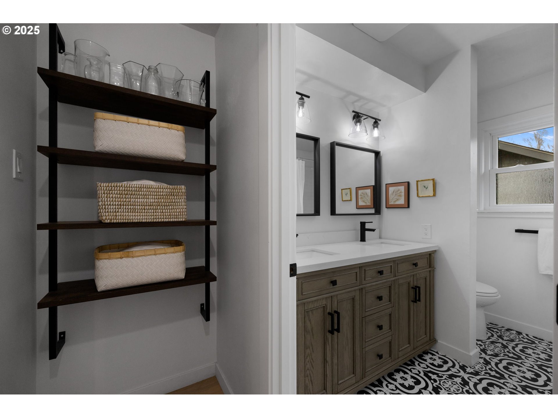 Portland, Oregon 97213, United States, 5 Bedrooms Bedrooms, ,3 BathroomsBathrooms,Residential,Pending,88480