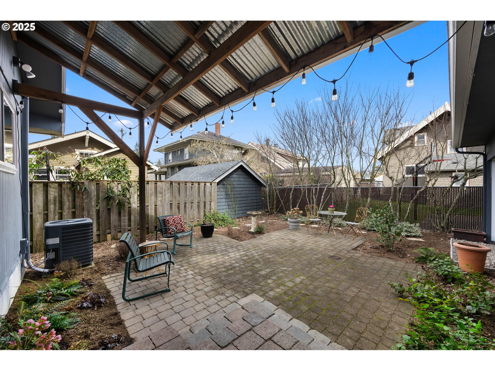 Portland, Oregon 97213, United States, 5 Bedrooms Bedrooms, ,3 BathroomsBathrooms,Residential,Pending,88480