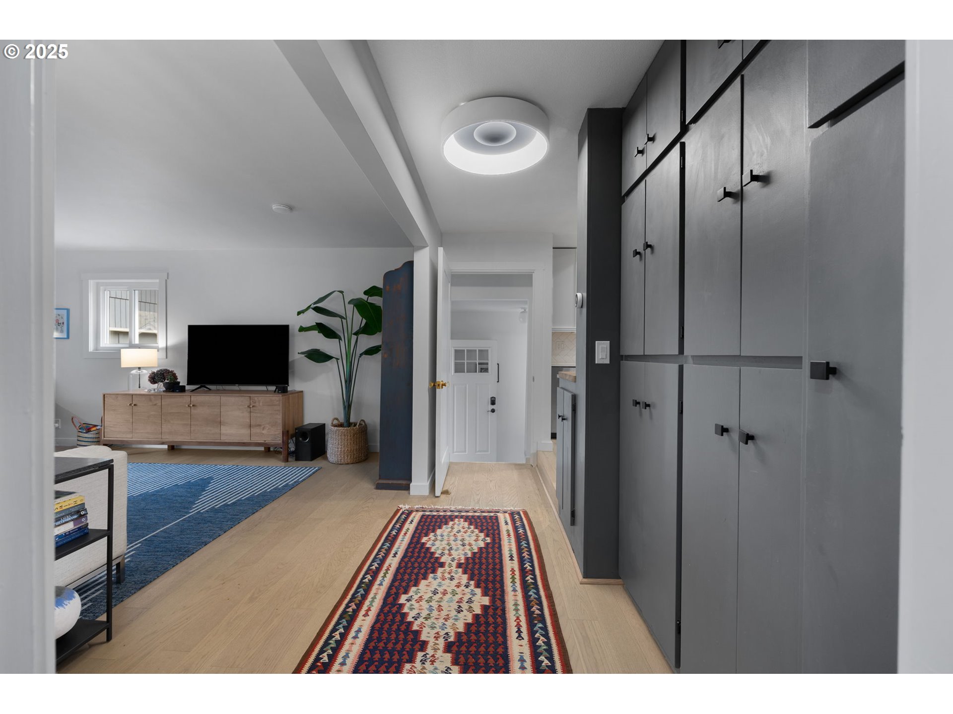 Portland, Oregon 97213, United States, 5 Bedrooms Bedrooms, ,3 BathroomsBathrooms,Residential,Pending,88480