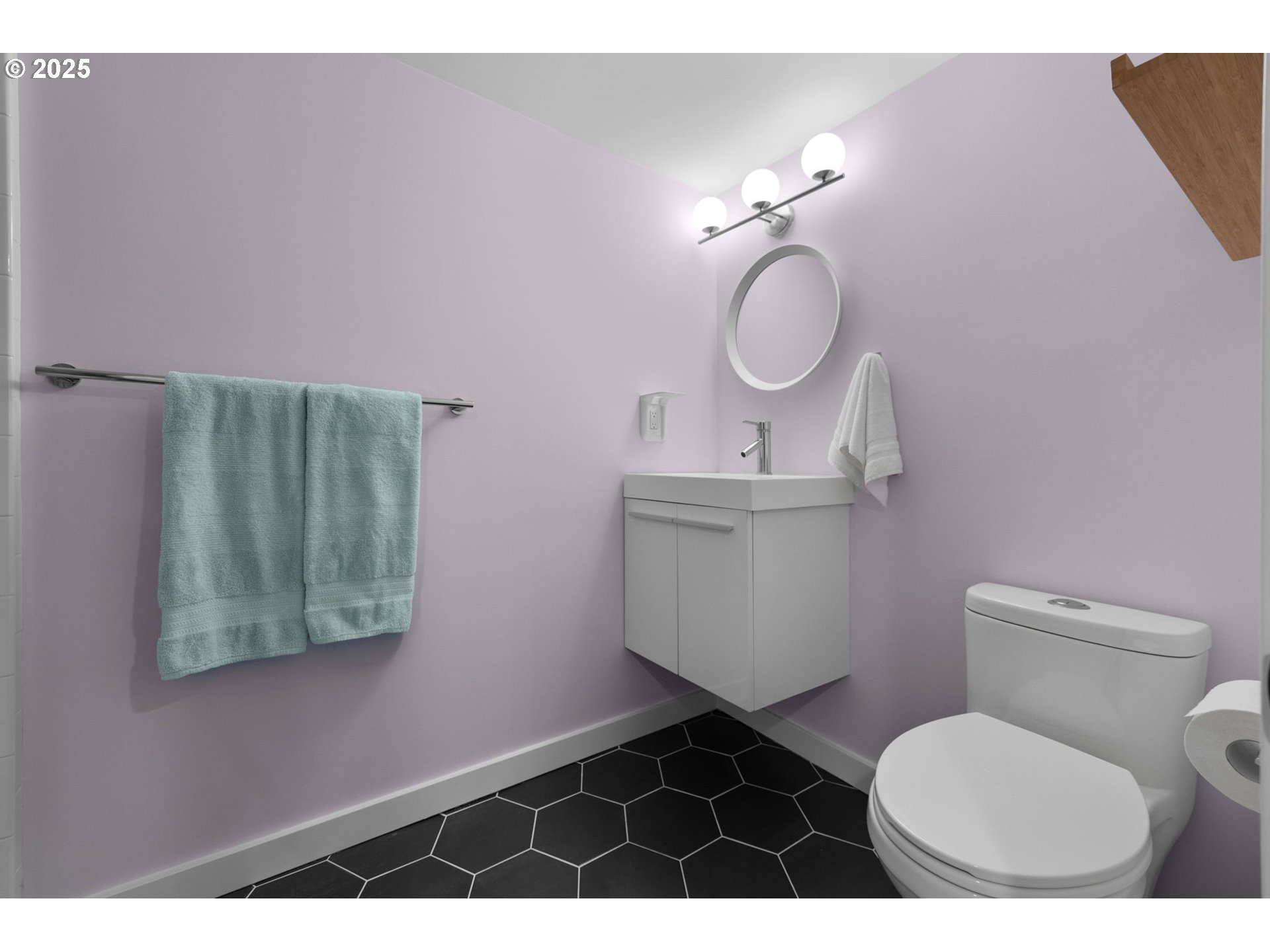 Portland, Oregon 97213, United States, 5 Bedrooms Bedrooms, ,3 BathroomsBathrooms,Residential,Pending,88480