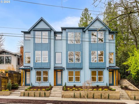 2472 SE LINCOLN ST Portland OR 97214