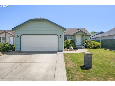 Photo of 5340 Golden Eagle Dr, Eugene, OR 97402 (MLS # 349577012)