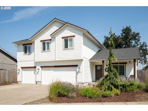 Photo of 182 Sunday Dr, Creswell, OR 97426 (MLS # 696242833)