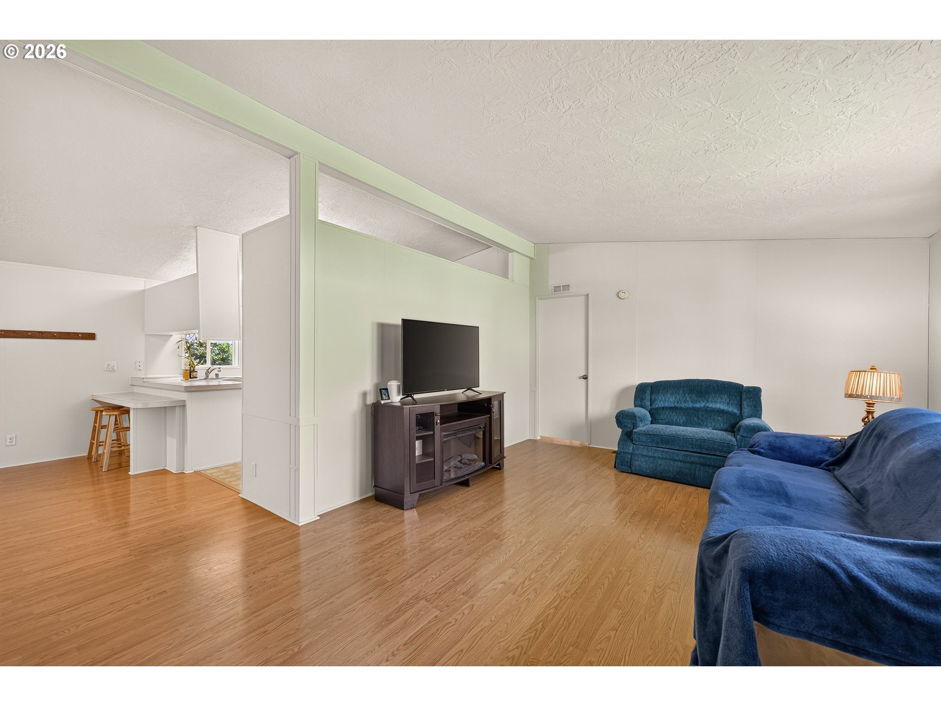 301 E COLUMBIA 75