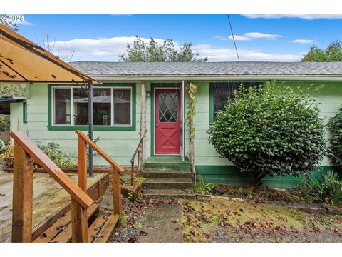 A home in Coquille