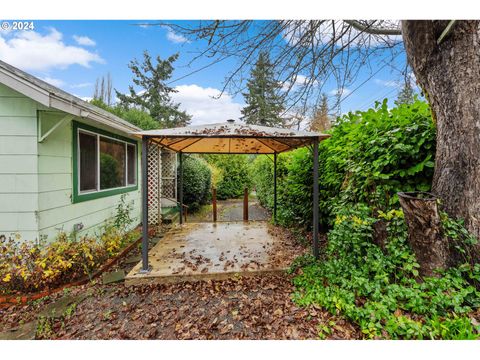 A home in Coquille