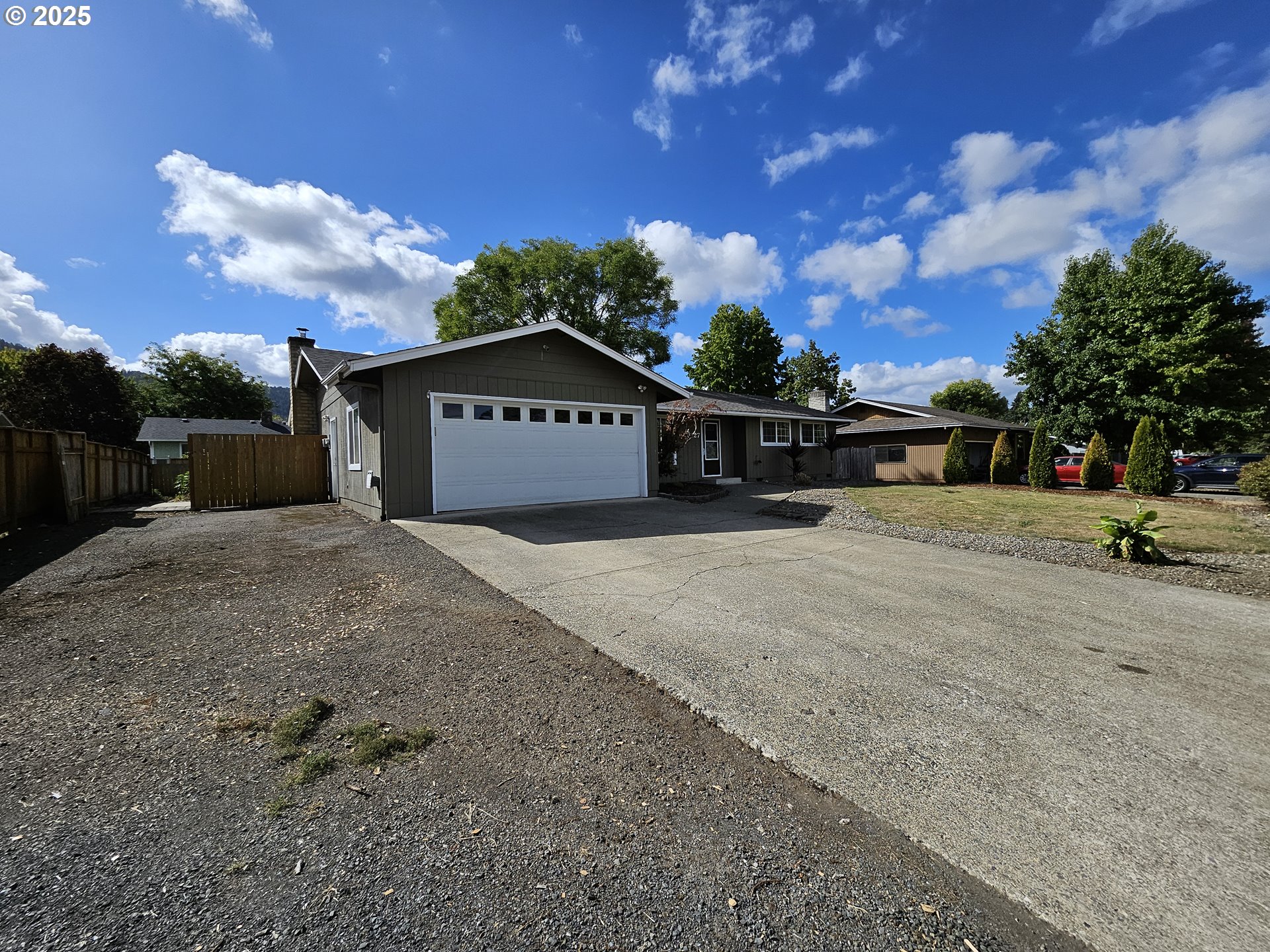 3127 W CHATEAU AVE