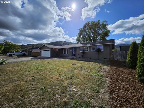 3127 W CHATEAU AVE Roseburg OR 97471