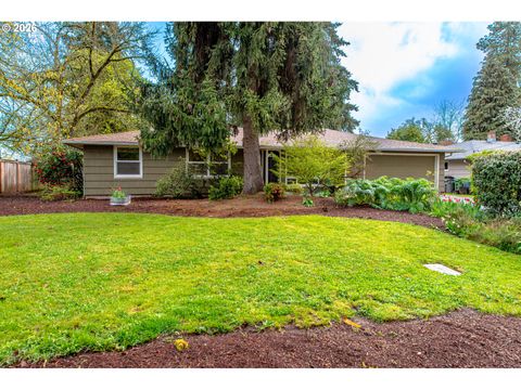 996 SHERWOOD PL Eugene OR 97401