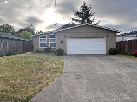 927 AUGUSTINE AVE Coos Bay OR 97420